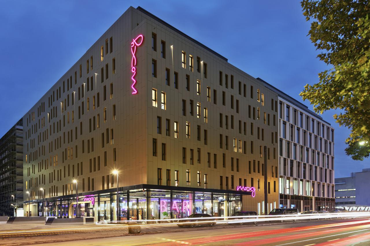 Отель Moxy Frankfurt East Франкфурт-на-Майне Экстерьер фото
